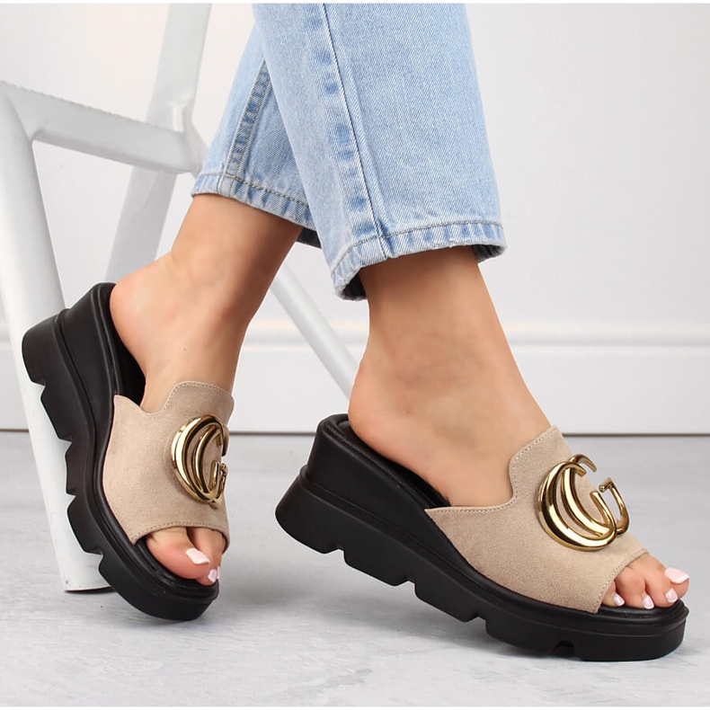 Beige Damen-Wildleder-Keilpantoffeln Vinceza 58295 1