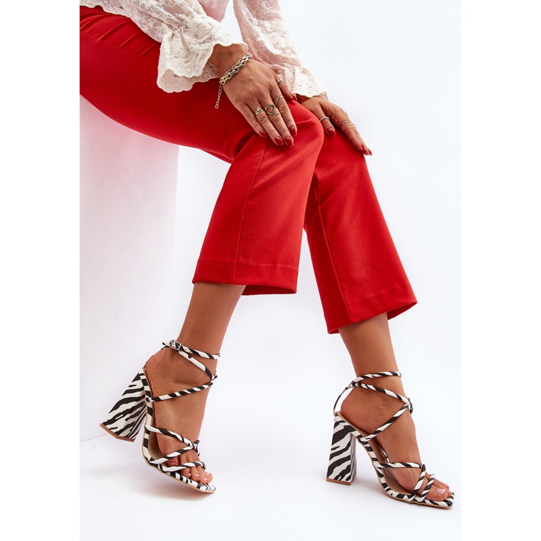 Modische weiße und schwarze High-Heel-Sandalen Josette 1