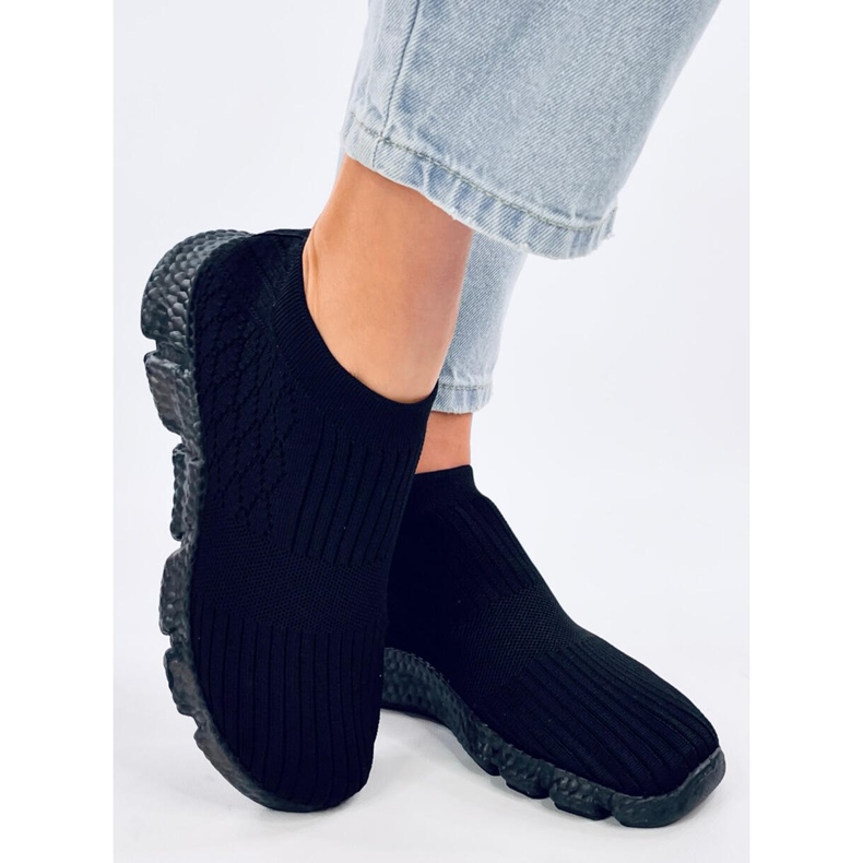 Darts Sportschuhe mit schwarzen Socken 2