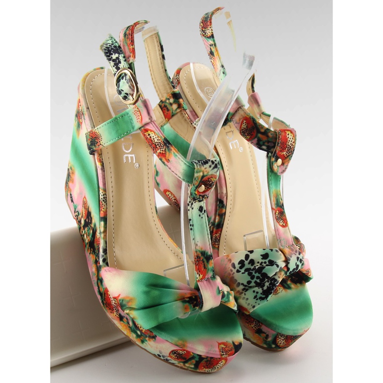 Keilsandalen aus Satin 903 grün 1