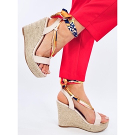 Birrel Beige Espadrille-Sandalen mit Keilabsatz 1