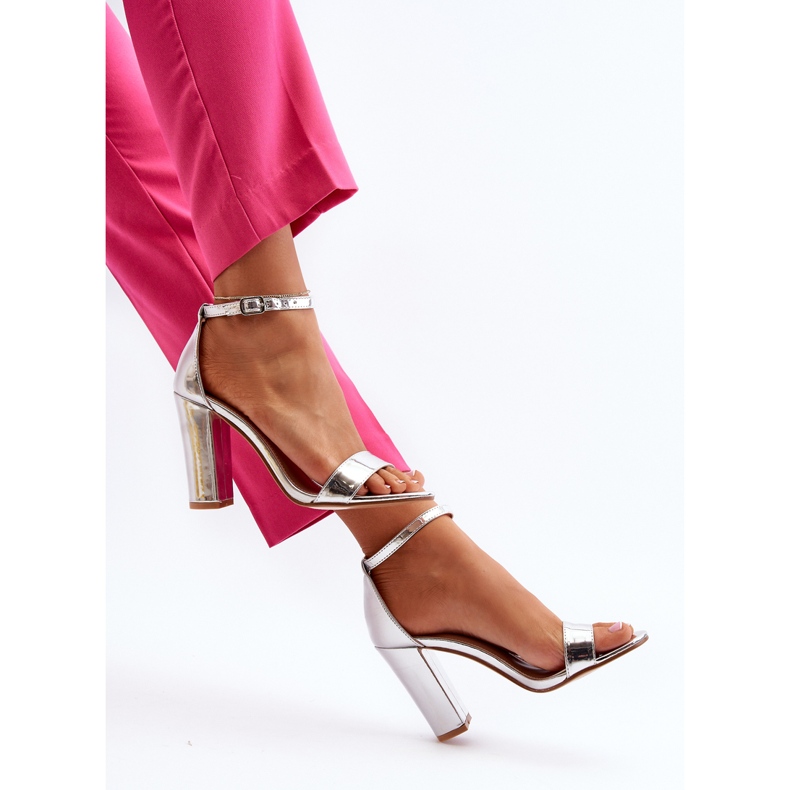 Silberne Thakko-Sandalen mit hohem Absatz 1