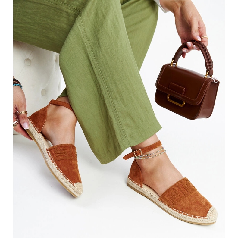Braune Espadrilles mit dekorativer Sonja-Stickerei 1