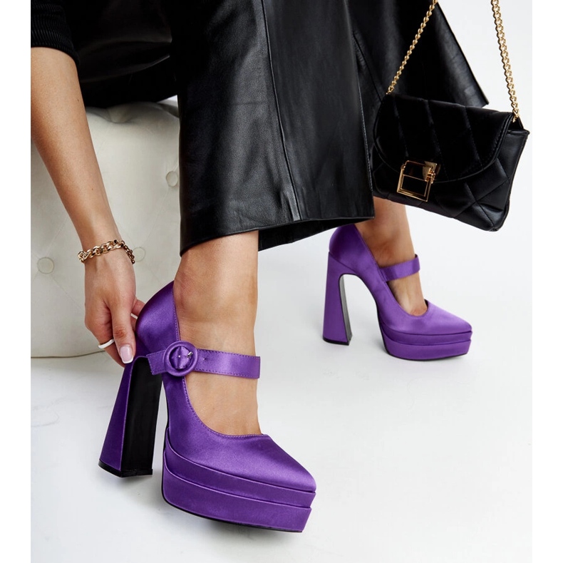 Lila Pumps mit hohen Absätzen von Mikea violett 1