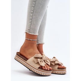 Beigefarbene Damen-Flip-Flops auf Plateausohle mit Schleife von Evatria 2