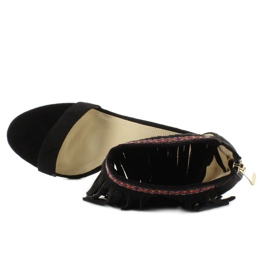 Schwarze Ethno-Sandalen mit Fransen 2