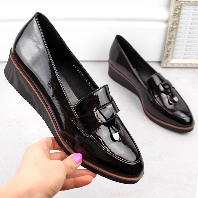 Schwarze Lackschuhe für Damen mit Keilabsatz, Vinceza 58266 1