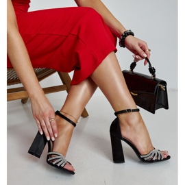 Schwarze glänzende Sandaletten mit hohen Absätzen von Zrinka 1