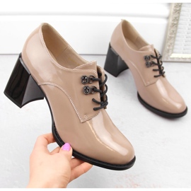 Damen-Lacklederschuhe mit dekorativem Absatz, beige Vinceza 63510 1