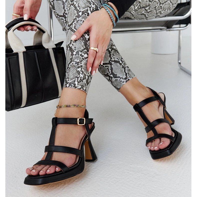 Schwarze Sandaletten mit hohen Absätzen aus Pirjo-Öko-Leder 1