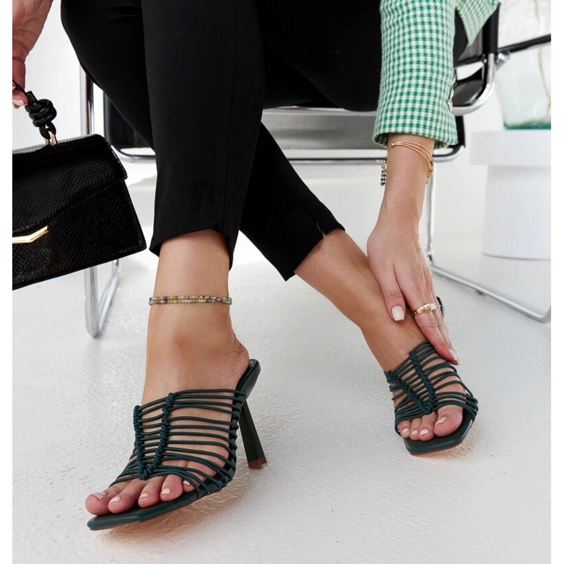 Dunkelgrüne Schuhe mit hohen Absätzen von Borna 1