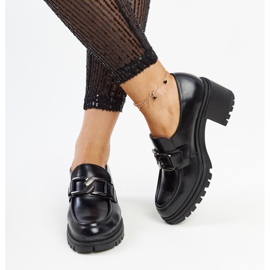 Schwarze Schuhe mit Ledereinsatz von Vinceza 2