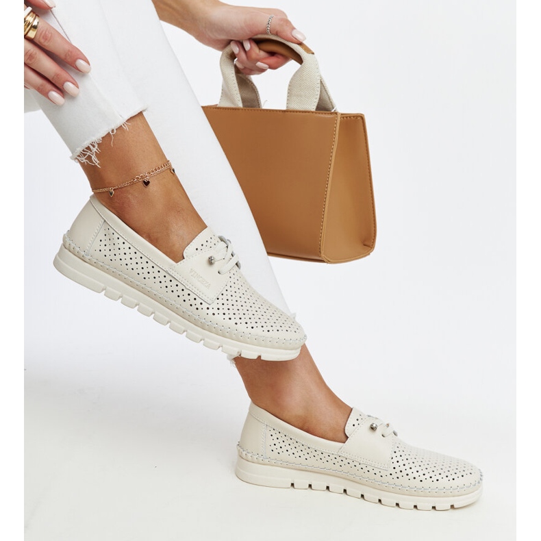 Beigefarbene, durchbrochene Lederschuhe von Vinceza 1