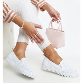 Weiße durchbrochene Lederschuhe von Vinceza 1