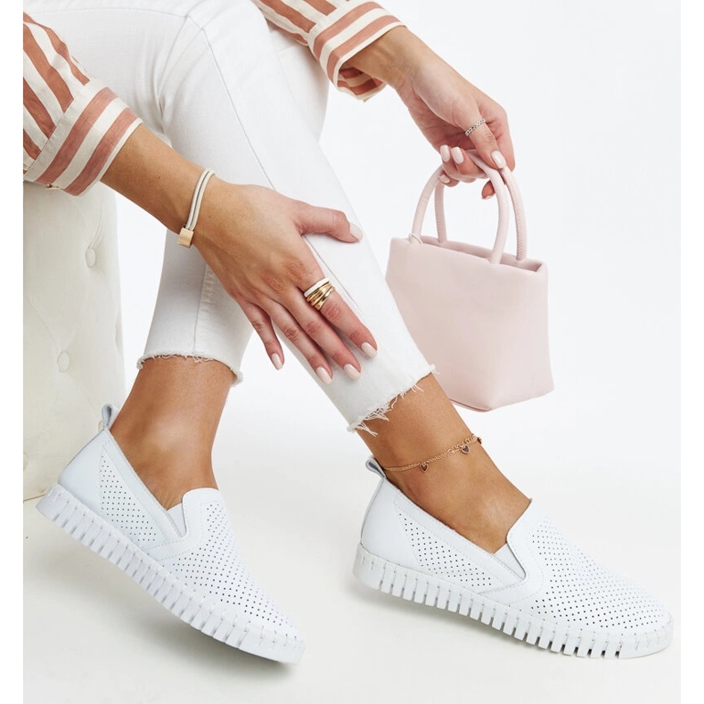 Weiße durchbrochene Lederschuhe von Vinceza 1