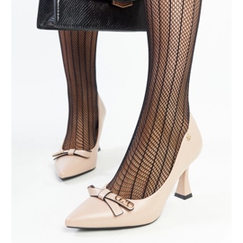 Beigefarbene Pumps mit hohen Absätzen von Vinceza 1