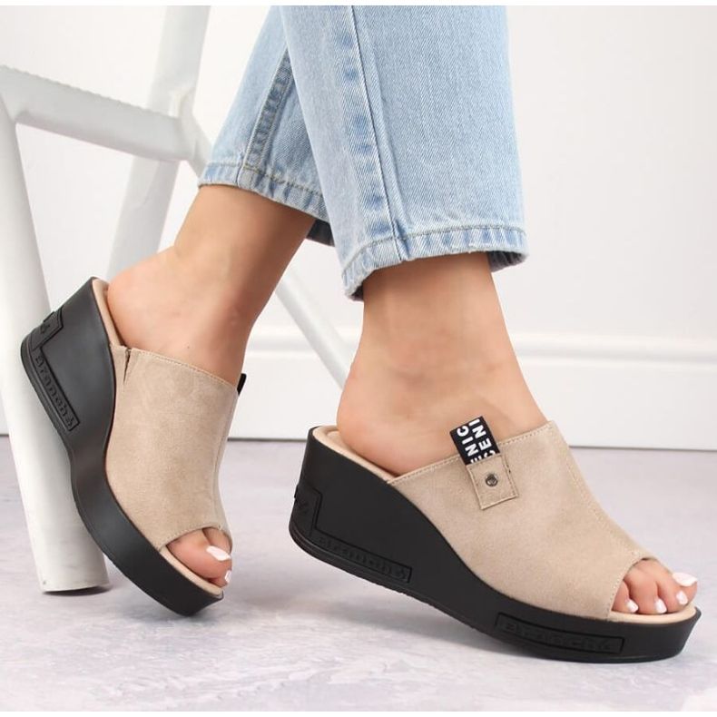 Wildleder-Keilpantoffeln Vinceza W JAN278 beige 1