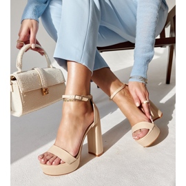 Beigefarbene High-Heel-Sandalen von Sille 2