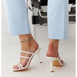 Weiße Semira-Flip-Flops mit hohen Absätzen 4