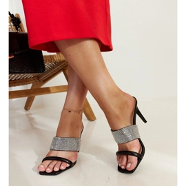 Schwarze Flip-Flops mit hohen Absätzen, verziert mit Adiam-Zirkonen 3