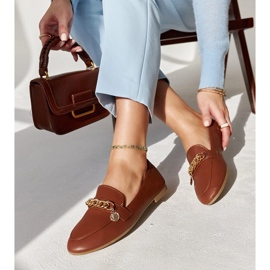 Braune Slipper mit Scaletta-Kette 1