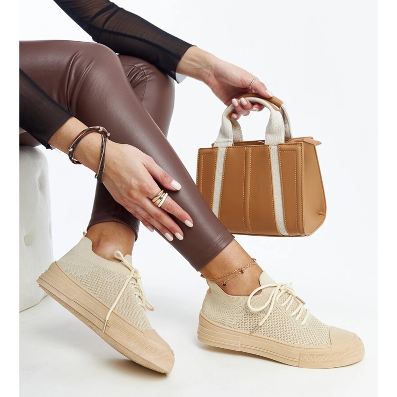 Hellbeige, leichte Sport-Sneaker von Senaida 1