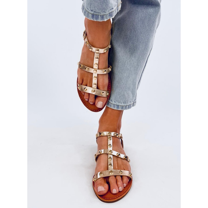 Sandalen mit Nieten in Neha Gold golden 1