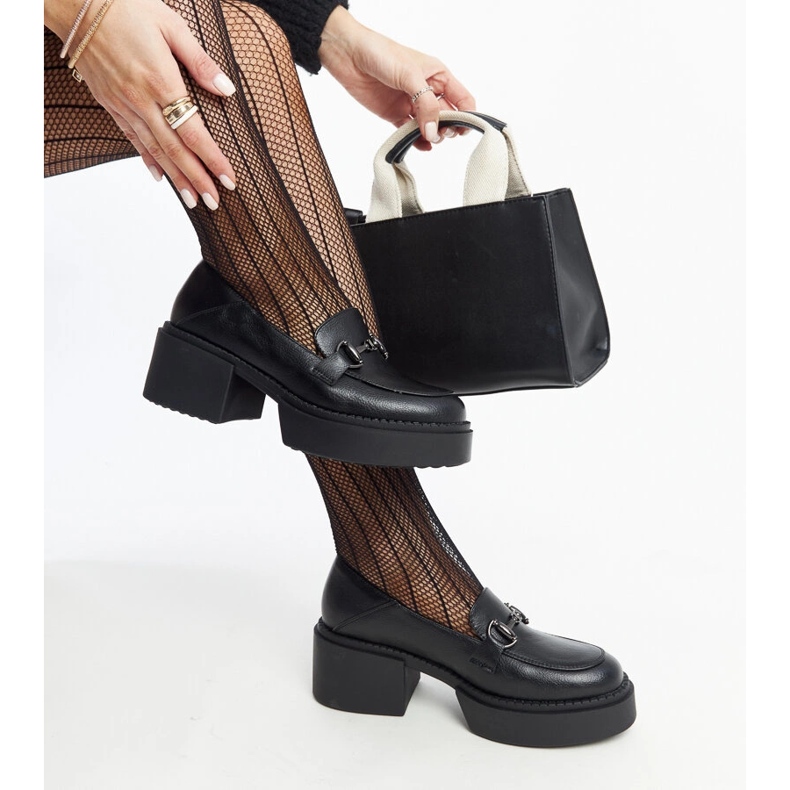 Schwarze Kunstleder-Schuhe mit hohen Absätzen von Vinceza 1