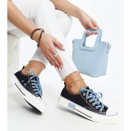 Schwarze Sneakers mit bunten Schnürsenkeln von Jadranka 1