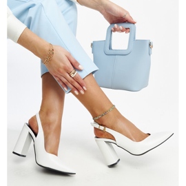 Weiße Pumps mit offenem Absatz von Wechsler 1