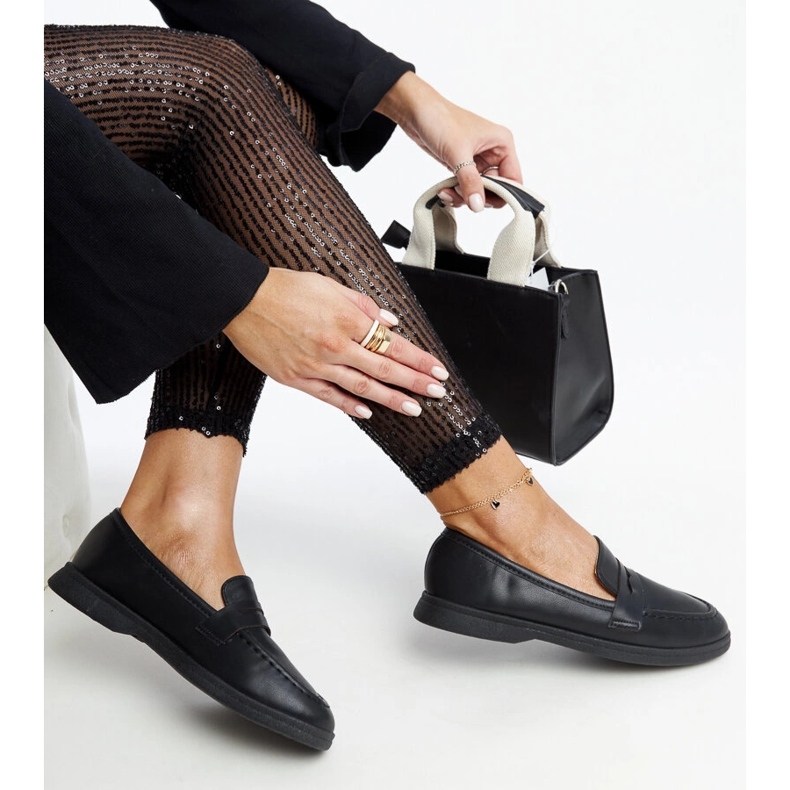 Schwarze klassische Nawrah-Mokassins 1