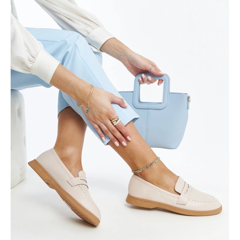 Hellbeige klassische Nawrah-Mokassins 1