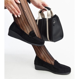 Sakena-Loafer aus schwarzem Wildleder mit Keilabsatz 1