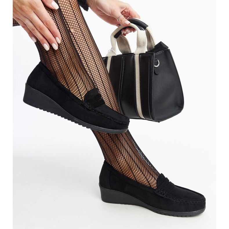 Sakena-Loafer aus schwarzem Wildleder mit Keilabsatz 1