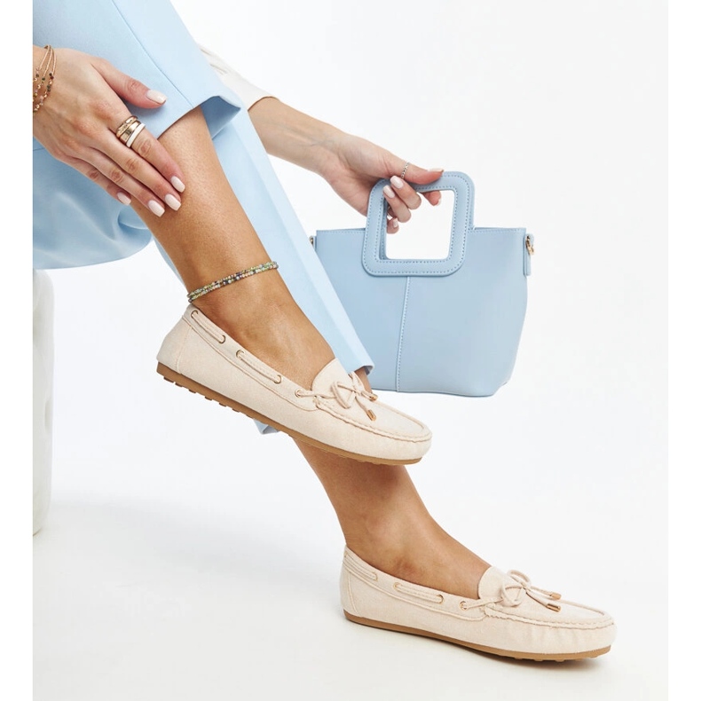 Hellbeige Wildleder-Loafer von Aneesa 1