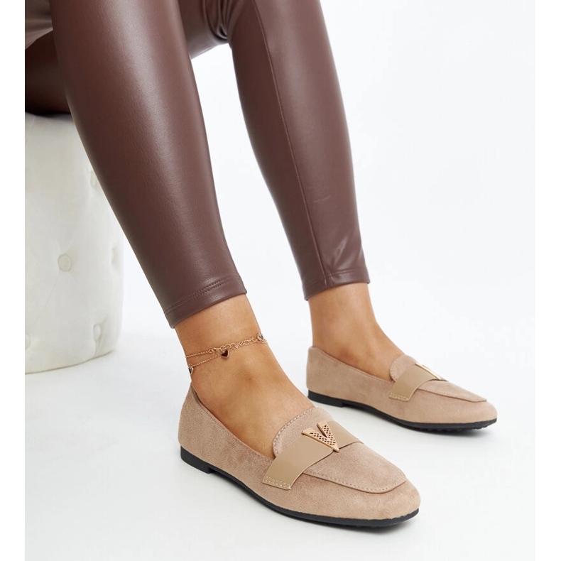 Braune Mokassins mit Namal-Dekoration 1