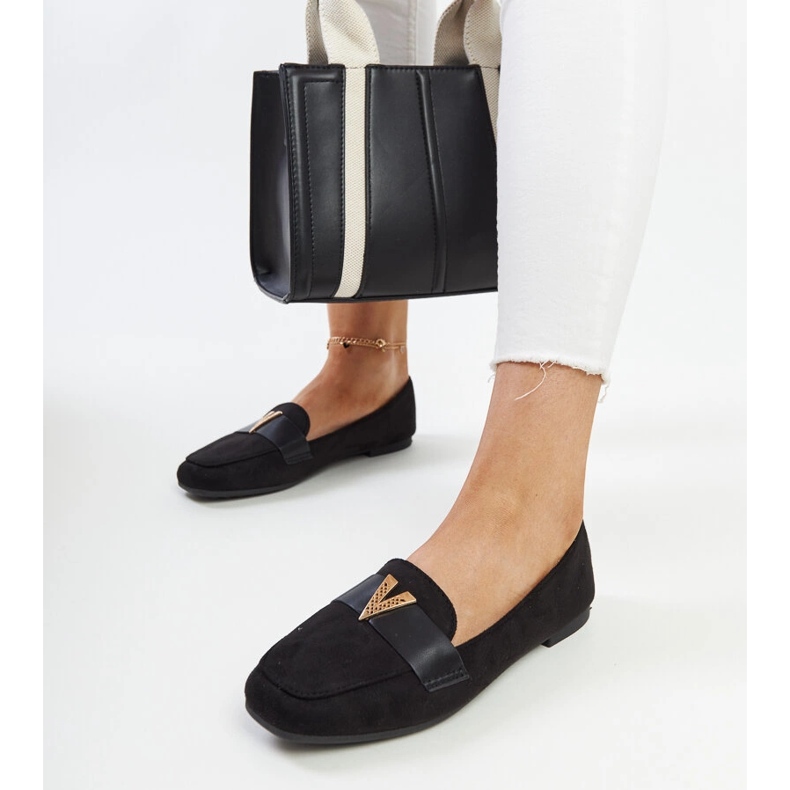 Schwarze Mokassins mit Namal-Dekoration 1