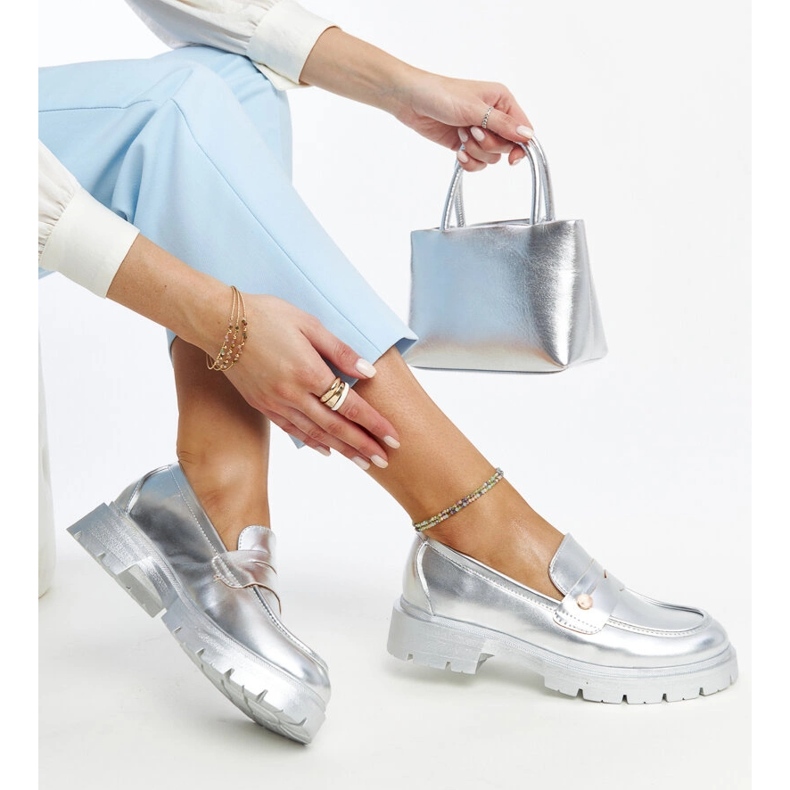 Silberne Mokassins aus Öko-Leder Mladenka silber- 1