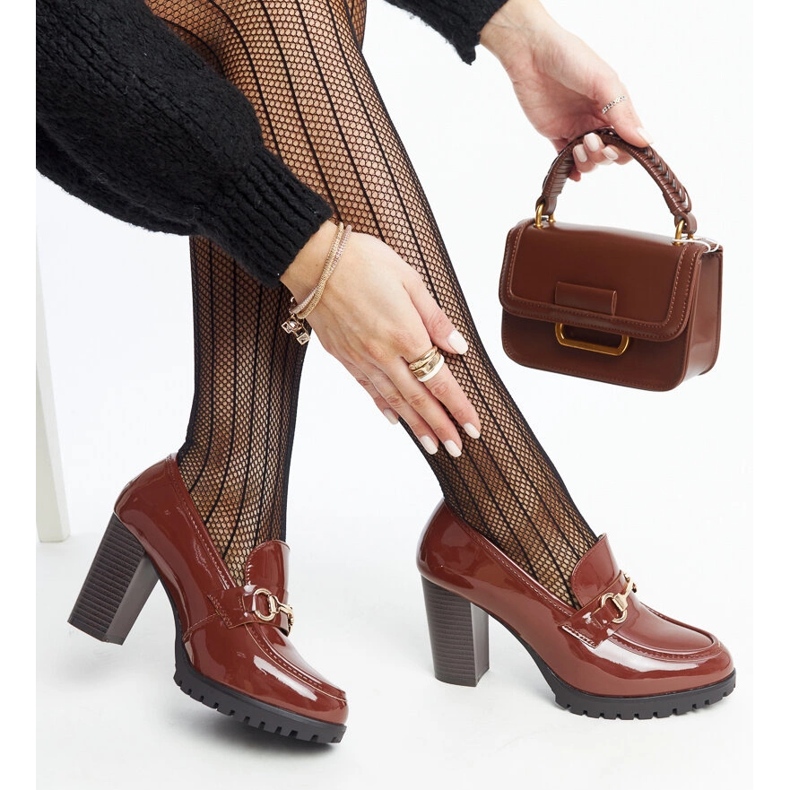 Braune Pumps mit Lackabsatz von Giacoma 1