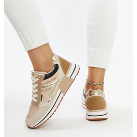 Beige Plateau-Sneaker mit Mauli-Strasssteinen 1