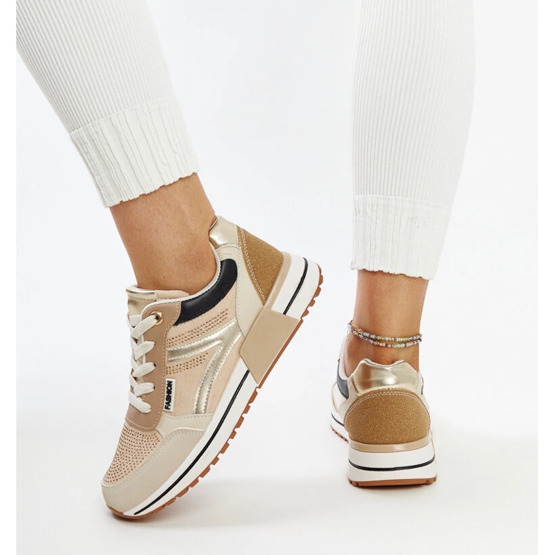 Beige Plateau-Sneaker mit Mauli-Strasssteinen 1