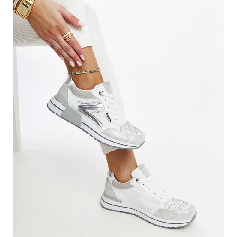 Silberne Plateau-Sneaker mit Mauli-Strasssteinen 1