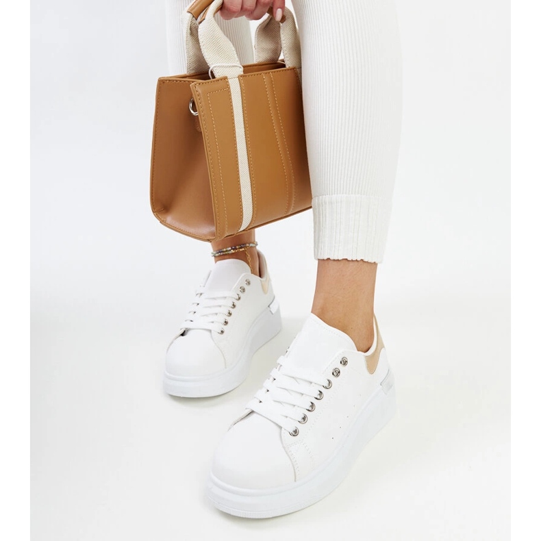 Weiße Sportschuhe mit goldenem Meriana-Einsatz 2