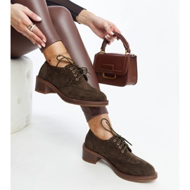 Grüne Wildlederschuhe mit hohen Absätzen von Tigard 1