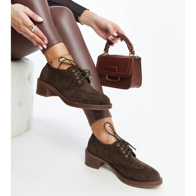 Grüne Wildlederschuhe mit hohen Absätzen von Tigard 1