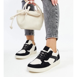 Weiße und schwarze Glitzer-Sneaker von Juwan 2