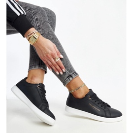 Schwarze Öko-Leder-Sneaker von Furat 1