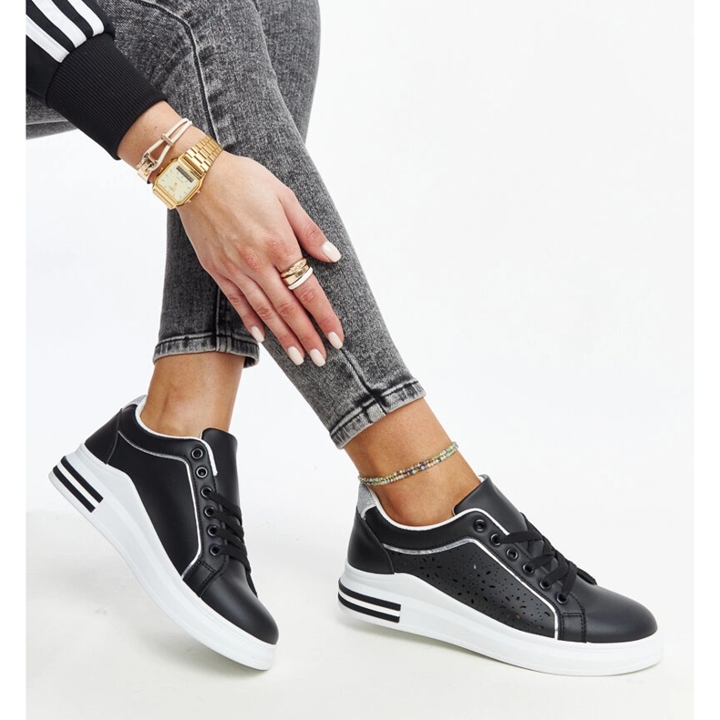 Schwarze, durchbrochene Sneakers mit Zorka-Glitzer 2