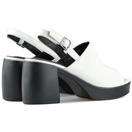 Weiße Damensandalen mit schwarzem Absatz 1