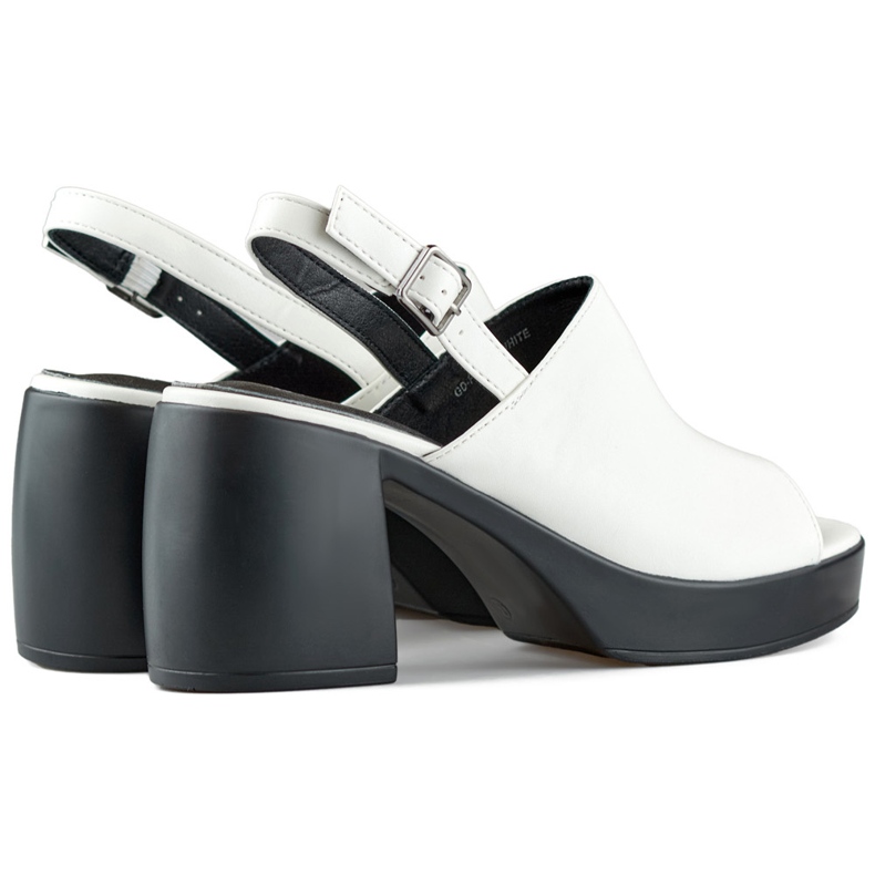 Weiße Damensandalen mit schwarzem Absatz 1